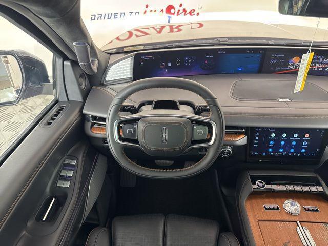 new 2025 Lincoln Navigator car, priced at $123,435