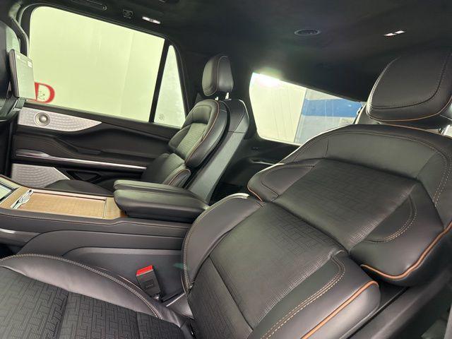 new 2025 Lincoln Navigator car, priced at $123,435