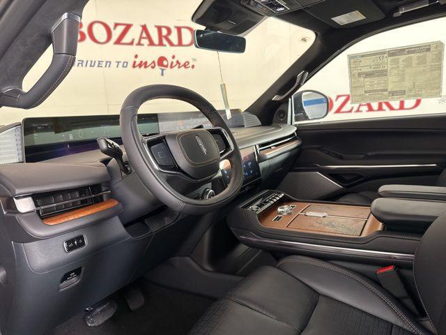 new 2025 Lincoln Navigator car, priced at $123,435