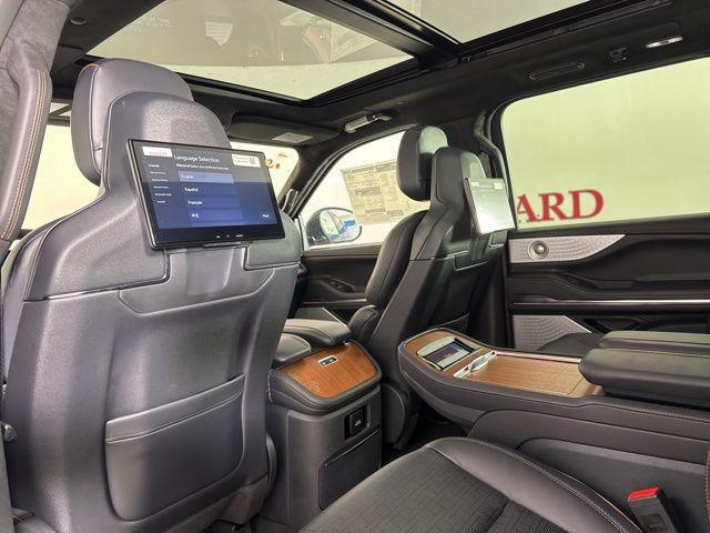 new 2025 Lincoln Navigator car, priced at $123,435