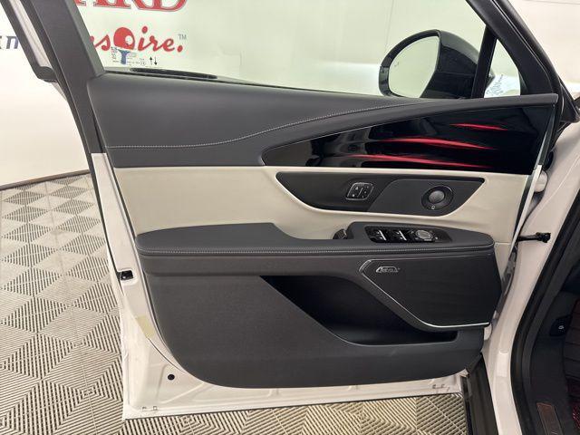 new 2025 Lincoln Nautilus car, priced at $54,321
