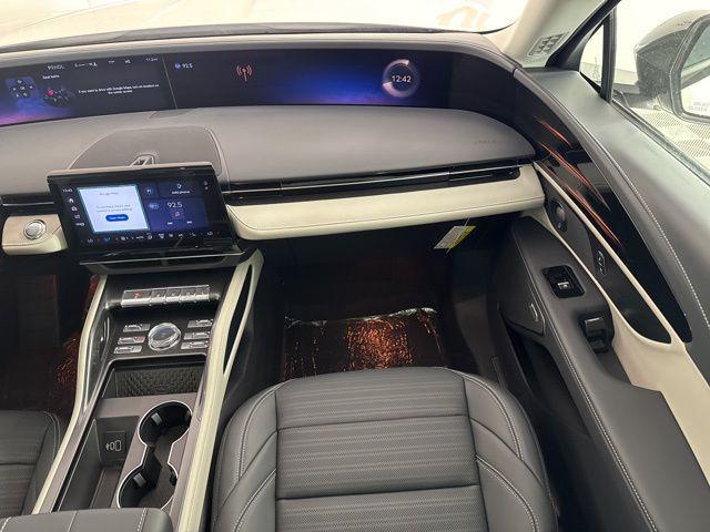new 2025 Lincoln Nautilus car, priced at $54,321