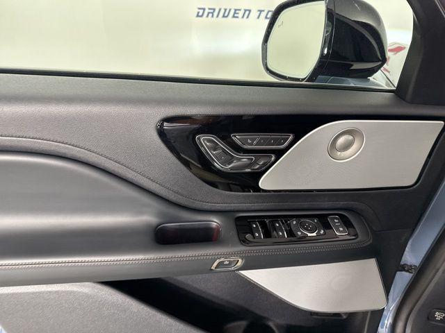 new 2025 Lincoln Aviator car, priced at $71,305