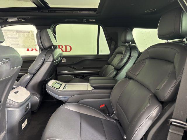 new 2025 Lincoln Navigator car, priced at $109,060