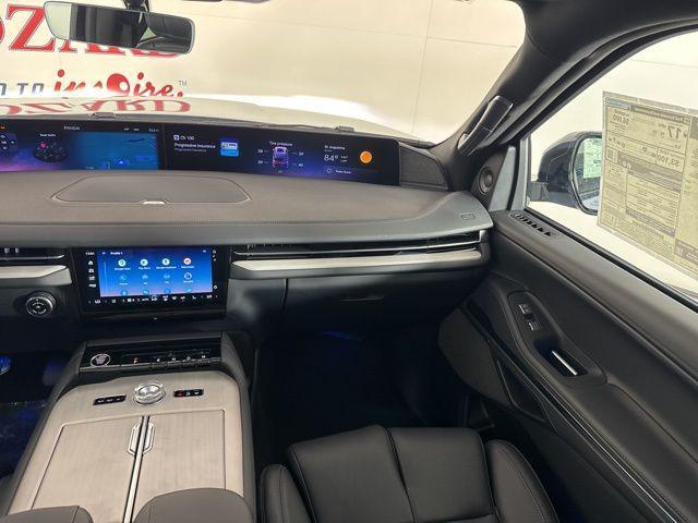new 2025 Lincoln Navigator car, priced at $102,182