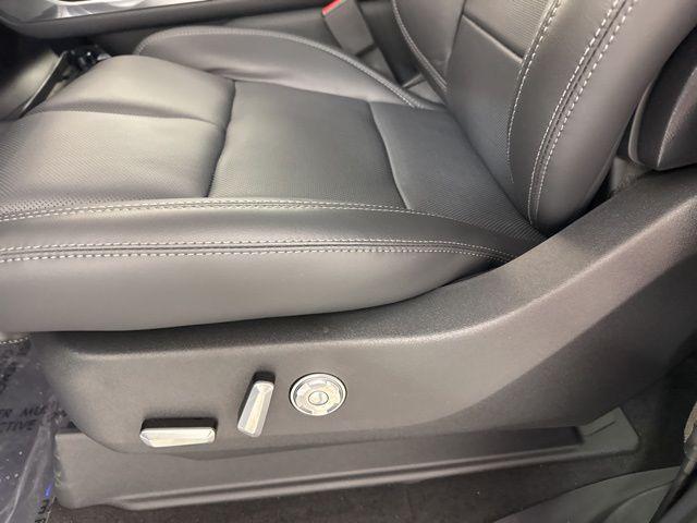 new 2025 Lincoln Navigator car, priced at $102,182
