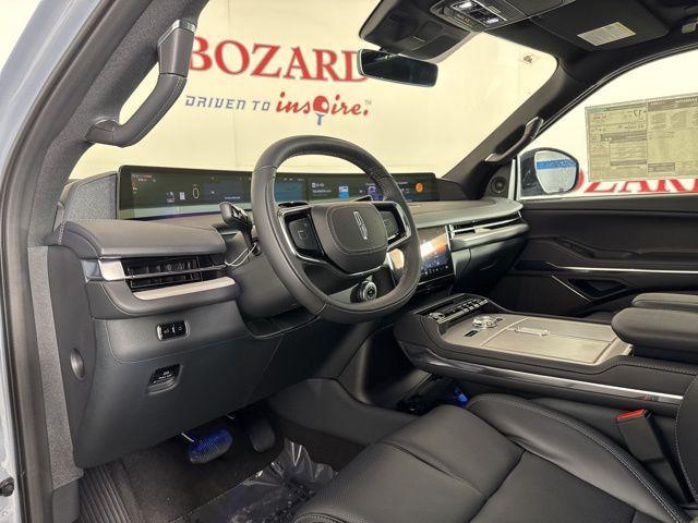 new 2025 Lincoln Navigator car, priced at $102,182