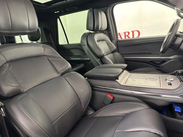 new 2025 Lincoln Navigator car, priced at $102,182