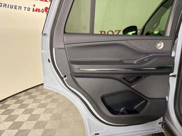new 2025 Lincoln Navigator car, priced at $102,182