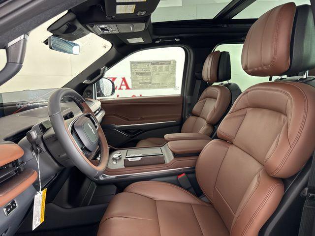 new 2025 Lincoln Navigator car, priced at $101,990