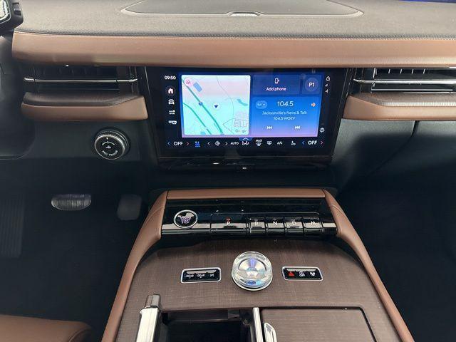 new 2025 Lincoln Navigator car, priced at $101,990
