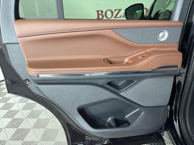 new 2025 Lincoln Navigator car, priced at $101,990