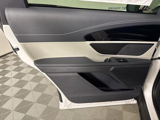 new 2025 Lincoln Nautilus car, priced at $48,976