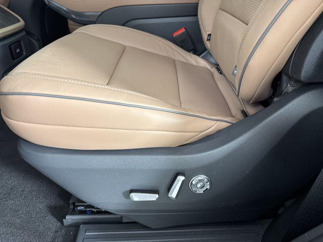 new 2025 Lincoln Navigator car, priced at $118,435