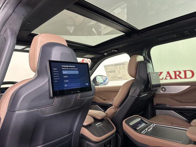 new 2025 Lincoln Navigator car, priced at $118,435