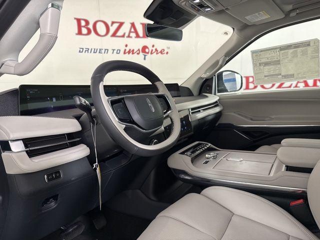 new 2025 Lincoln Navigator car, priced at $100,973