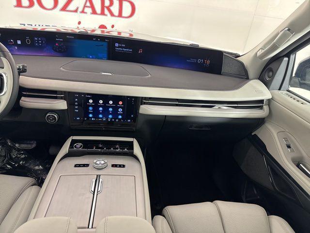 new 2025 Lincoln Navigator car, priced at $100,973