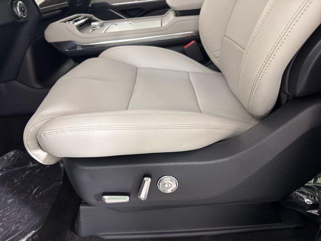 new 2025 Lincoln Navigator car, priced at $100,973