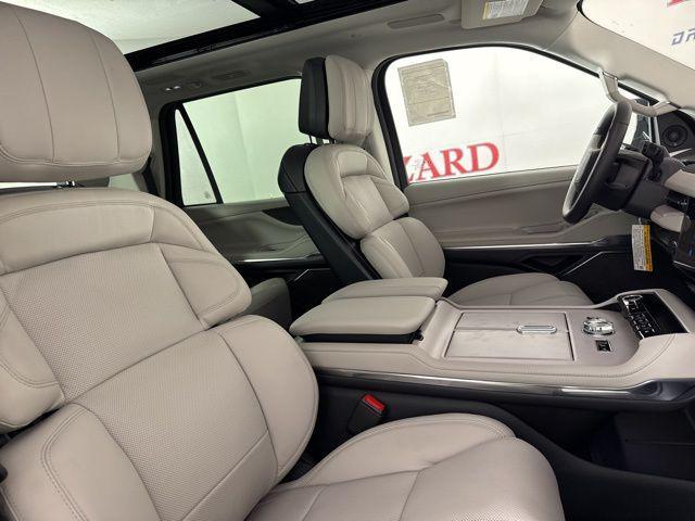 new 2025 Lincoln Navigator car, priced at $100,973