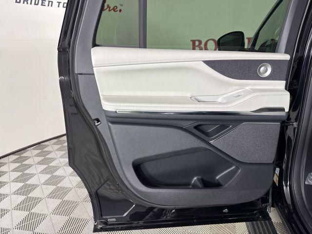 new 2025 Lincoln Navigator car, priced at $100,973