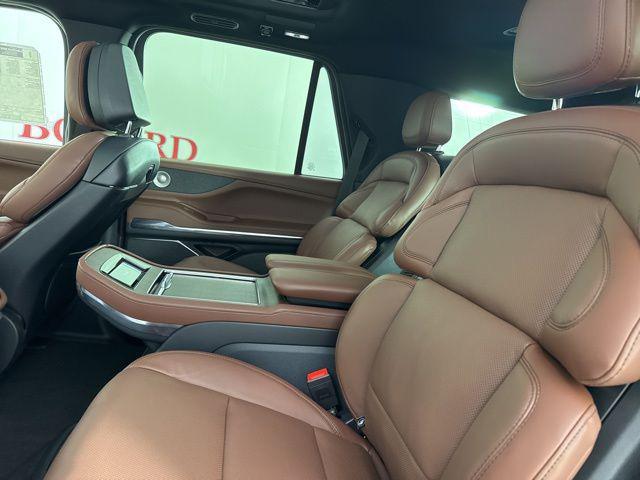 new 2025 Lincoln Navigator car, priced at $102,182