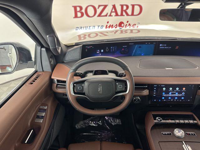 new 2025 Lincoln Navigator car, priced at $102,182
