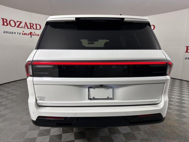 new 2025 Lincoln Navigator car, priced at $102,182