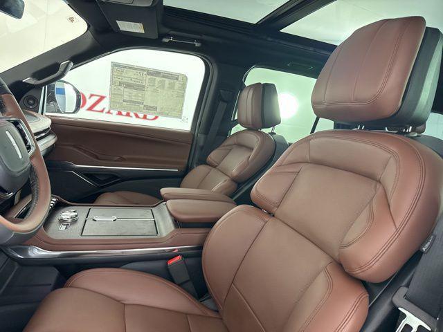 new 2025 Lincoln Navigator car, priced at $102,182
