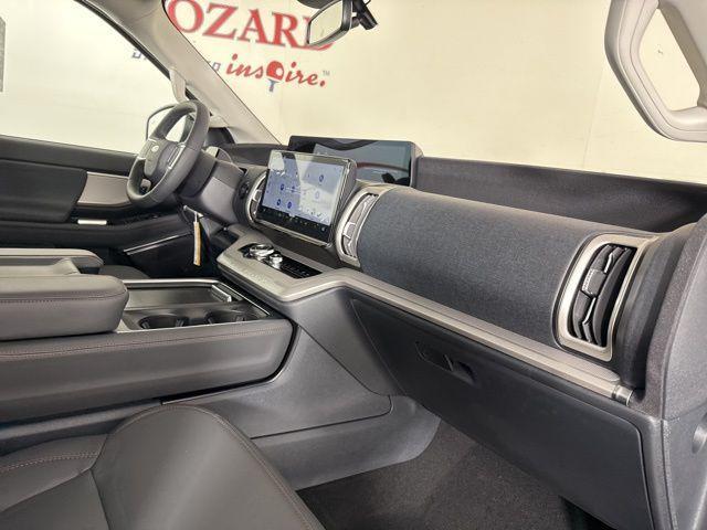 new 2025 Ford Expedition car, priced at $68,270