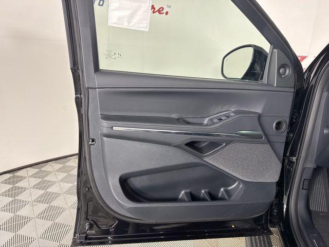 new 2025 Lincoln Navigator car, priced at $103,333