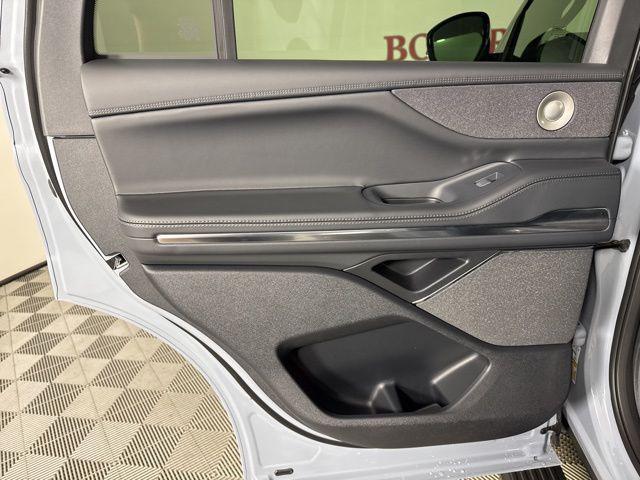 new 2025 Lincoln Navigator car, priced at $104,542