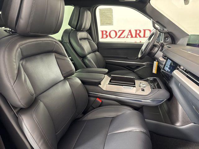 new 2025 Lincoln Navigator car, priced at $104,542