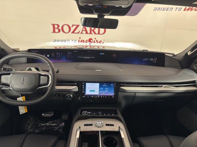 new 2025 Lincoln Navigator car, priced at $104,542