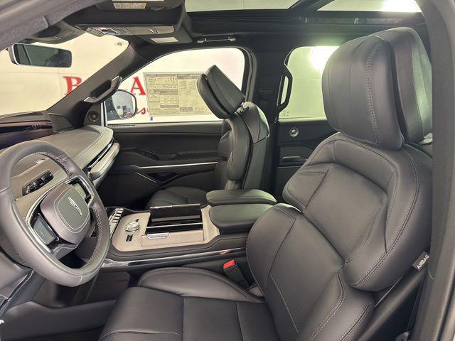new 2025 Lincoln Navigator car, priced at $104,542