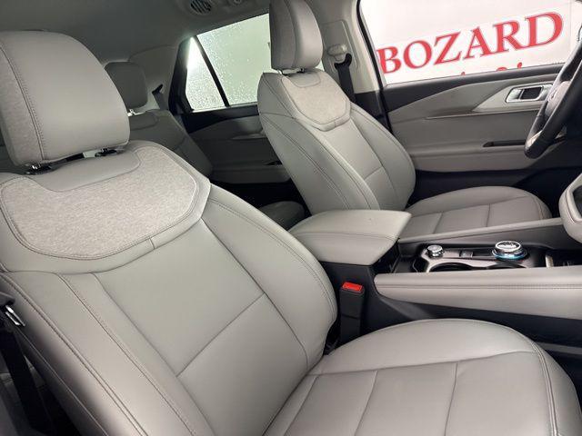 new 2025 Ford Explorer car, priced at $43,212