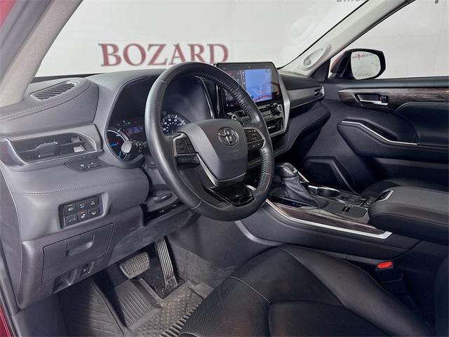 used 2021 Toyota Highlander Hybrid car, priced at $35,500