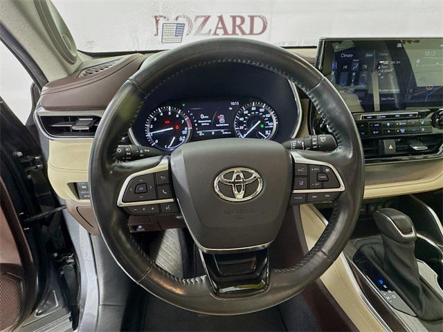 used 2020 Toyota Highlander car, priced at $32,500