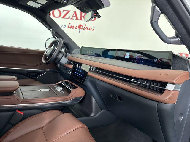 new 2025 Lincoln Navigator car, priced at $105,730