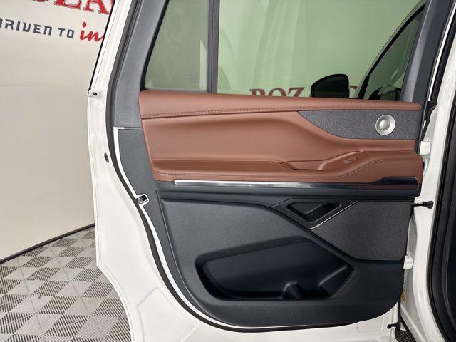 new 2025 Lincoln Navigator car, priced at $105,730