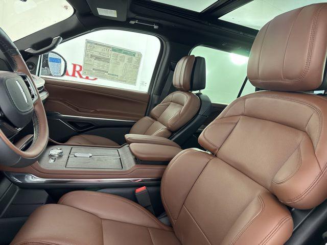 new 2025 Lincoln Navigator car, priced at $105,730
