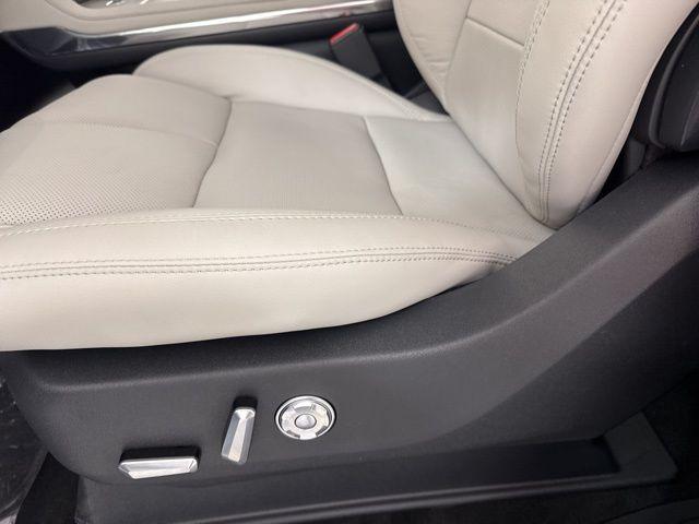 new 2025 Lincoln Navigator car, priced at $104,053