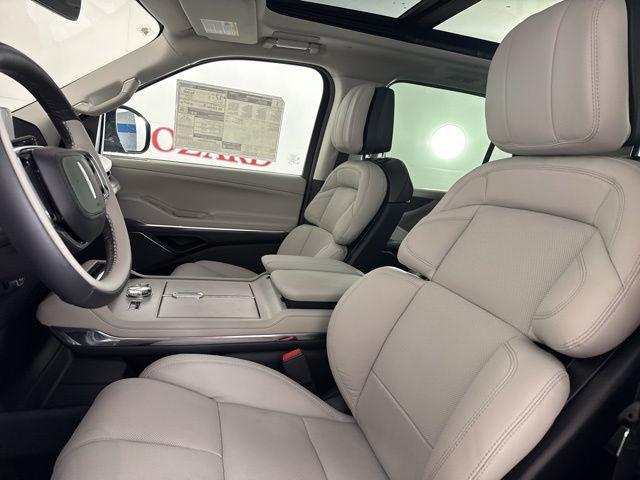 new 2025 Lincoln Navigator car, priced at $104,053
