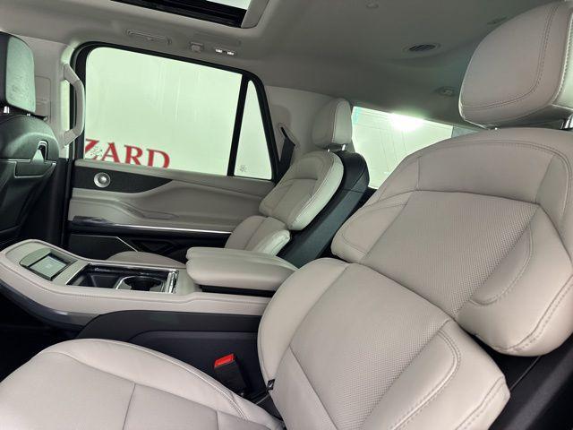 new 2025 Lincoln Navigator car, priced at $104,053