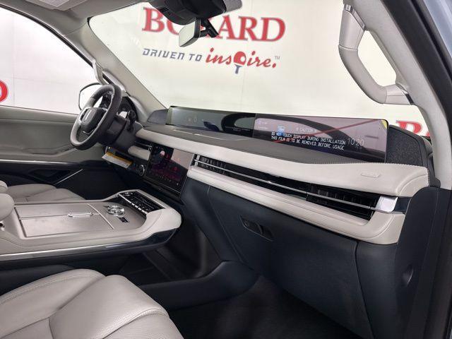 new 2025 Lincoln Navigator car, priced at $104,053