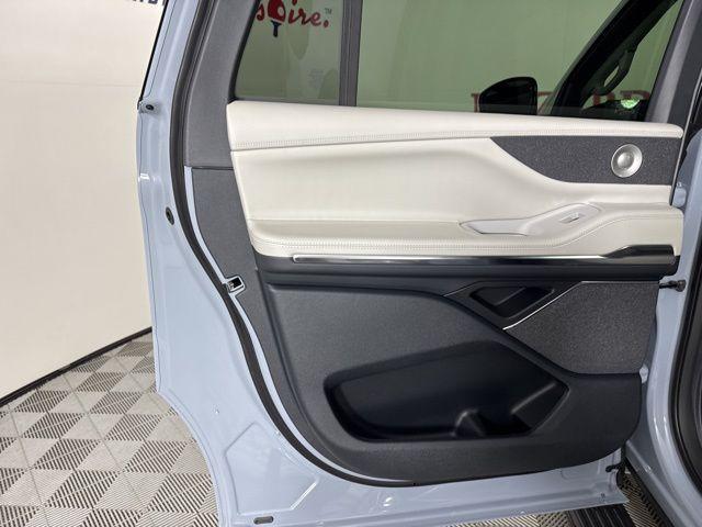 new 2025 Lincoln Navigator car, priced at $104,053