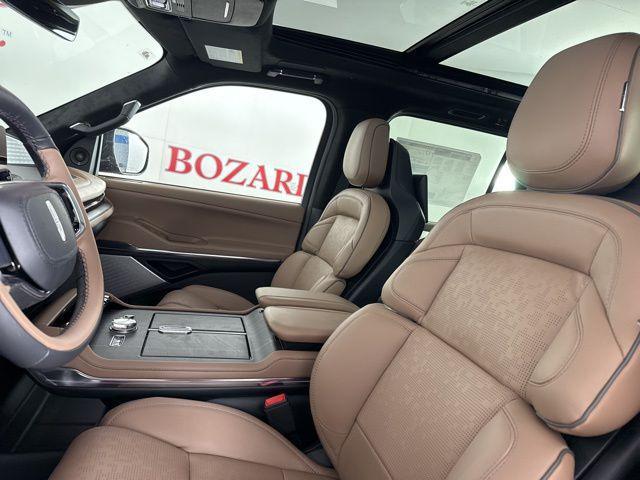 new 2025 Lincoln Navigator car, priced at $118,835