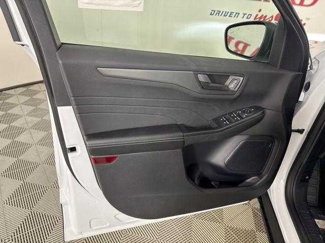 new 2025 Ford Escape car, priced at $25,900