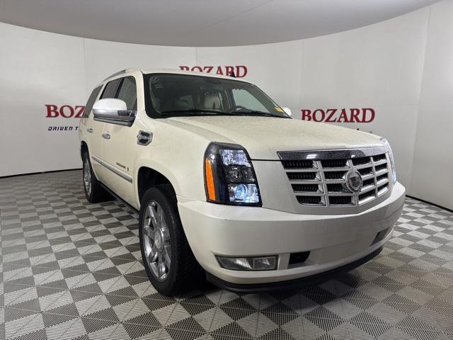 used 2009 Cadillac Escalade Hybrid car, priced at $10,000