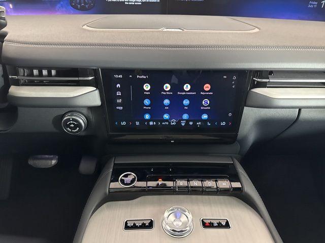 new 2025 Lincoln Navigator car, priced at $104,053