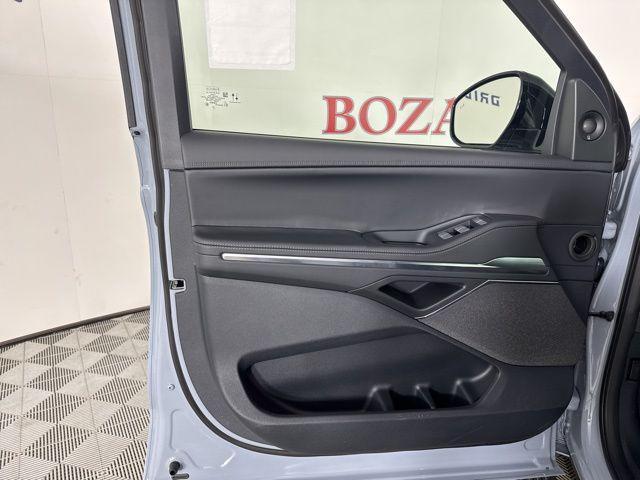 new 2025 Lincoln Navigator car, priced at $104,053